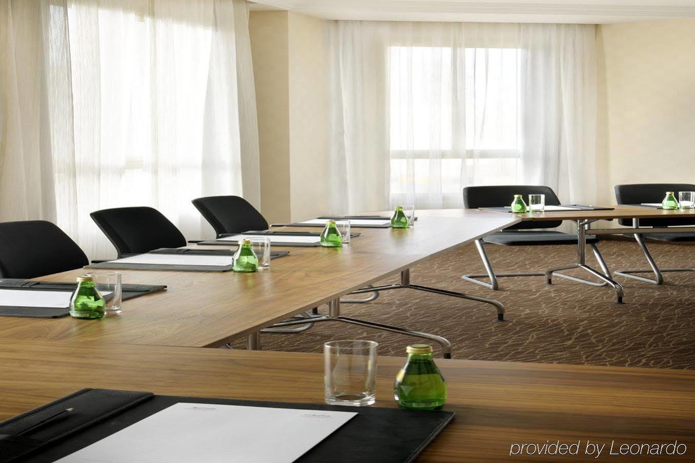 Marriott Executive Apartments Riyadh, Convention Center Бизнес снимка